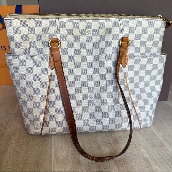 Louis Vuitton Damier Azur Totally MM Bag - Picture 2 of 14